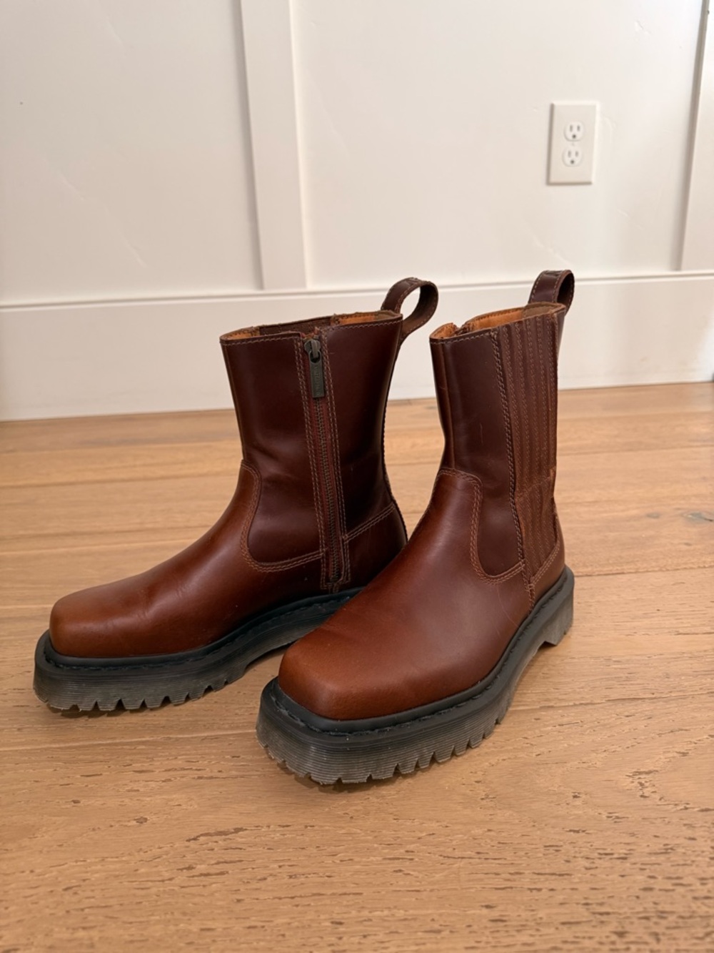 Dr. Martens Women's Chestnut Brown Leather Chelsea-Style Lug Boots